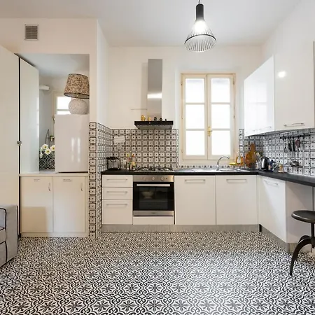 Casa Faenza At Most Historical Center With Lift !!! Guest house Florence