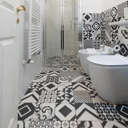 Guest house Casa Faenza At Most Historical Center With Lift !!!